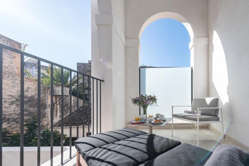 Superior Double Room with Terrace  image 2