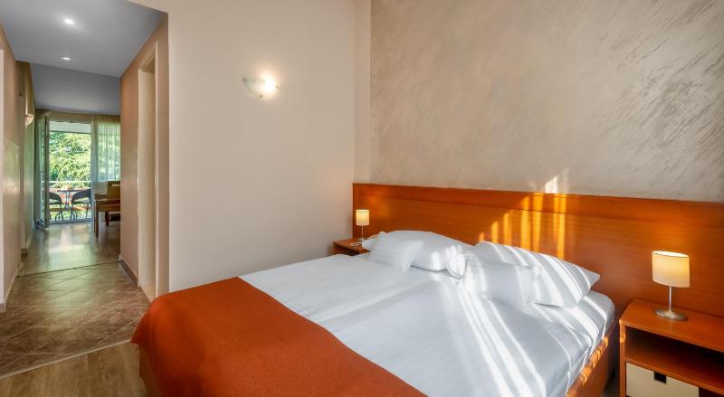 Double or Twin Room with Balcony image 4