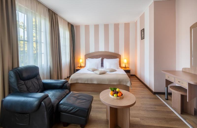 Comfort Double Room with Balcony and Sea View image 4