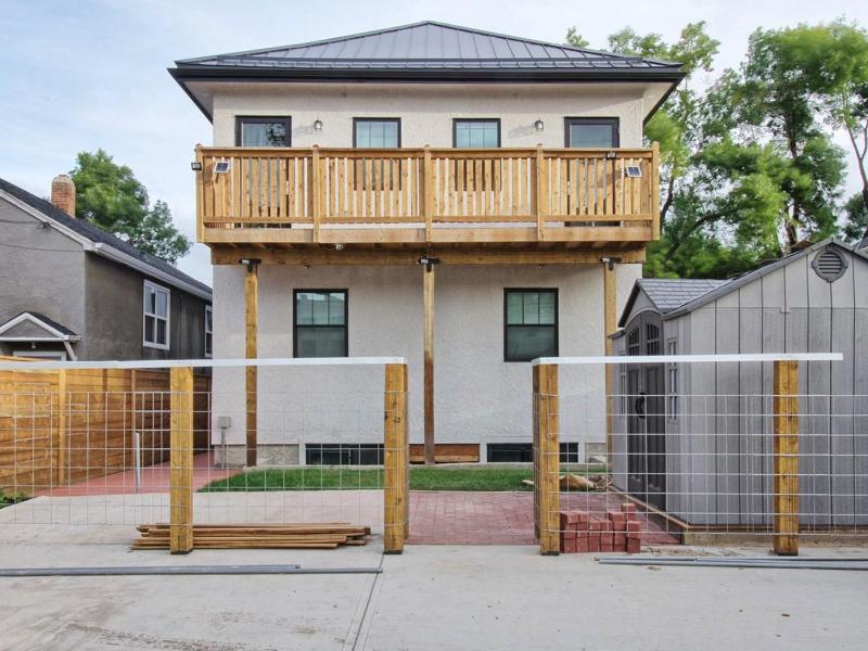 Calming 1bedroom Units With Balcony And City View - image 11