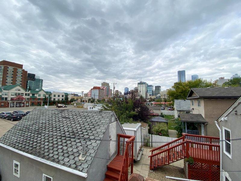 Calming 1bedroom Units With Balcony And City View - image 8