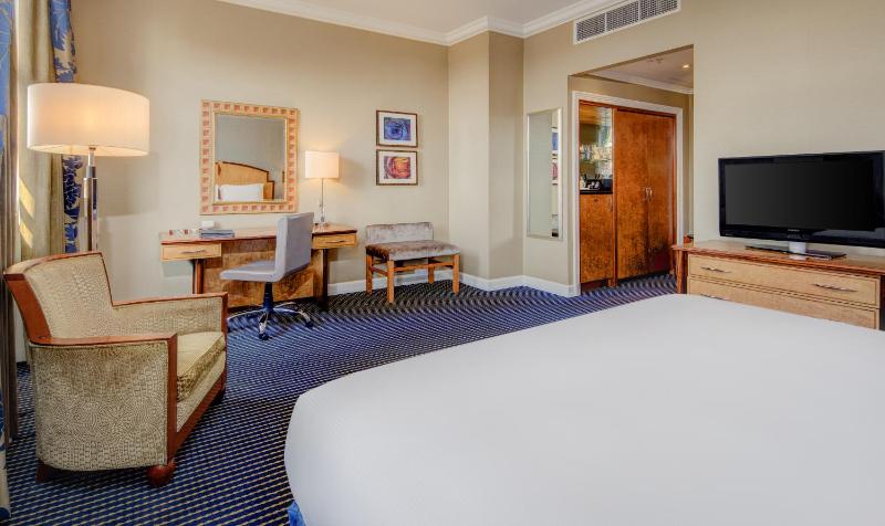 Deluxe Double Room image 4