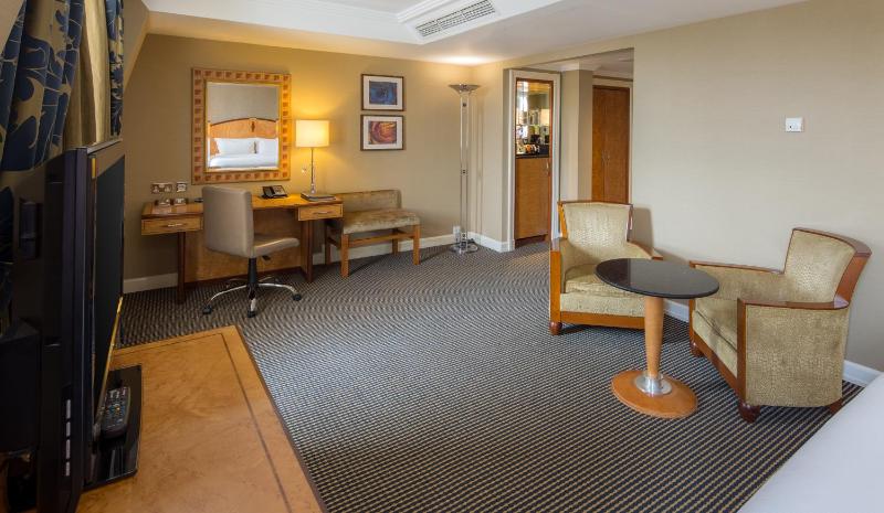 Executive King Room image 3