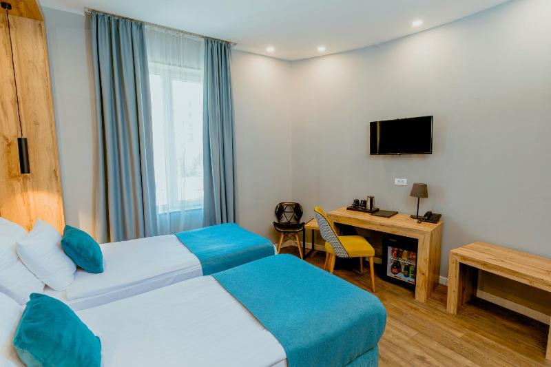 Standard Double or Twin Room image 4