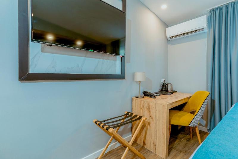 One-Bedroom Apartment image 3