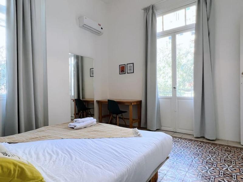 Vintage Apt 4BR Mar Mikhael - image 8