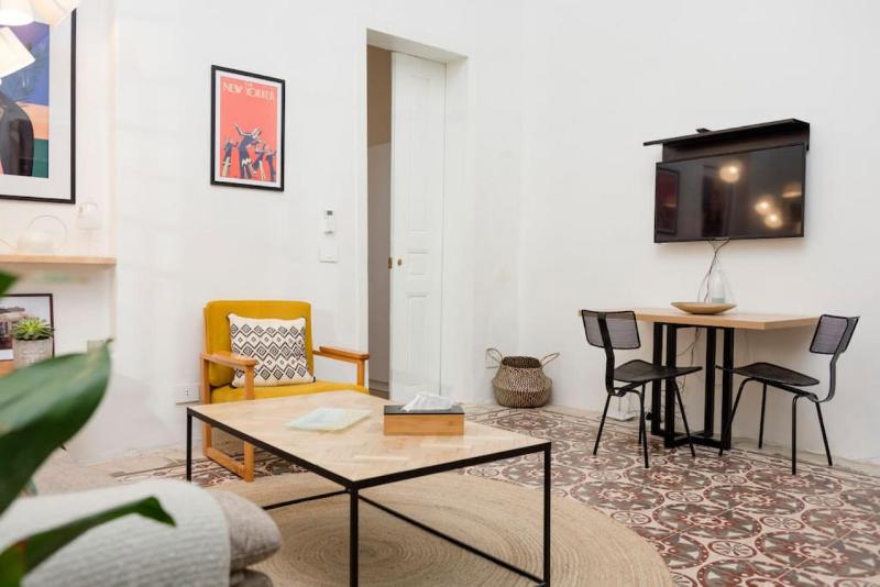 Hidden Gem 1BR Apartment - image 12