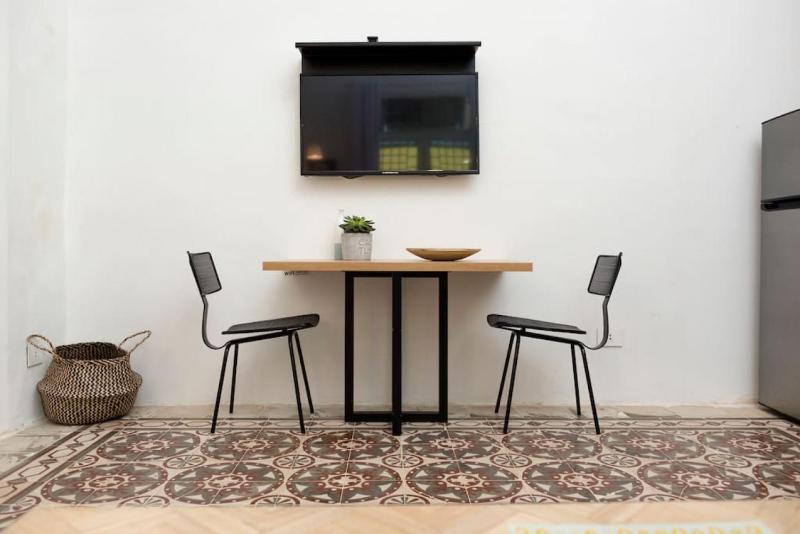 Hidden Gem 1BR Apartment - image 11