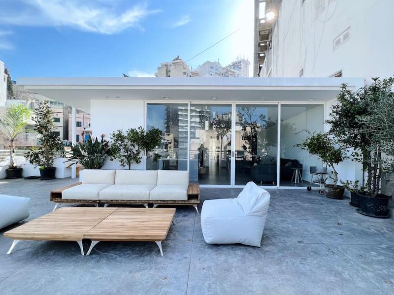 Dreamy 3BR Penthouse w a Super Terrace - image 3