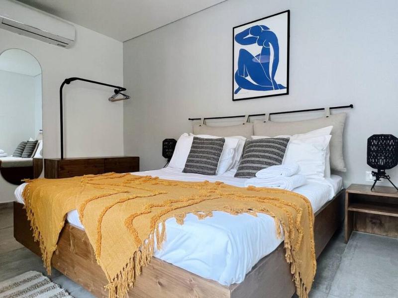 Dreamy 3BR Penthouse w a Super Terrace - image 9