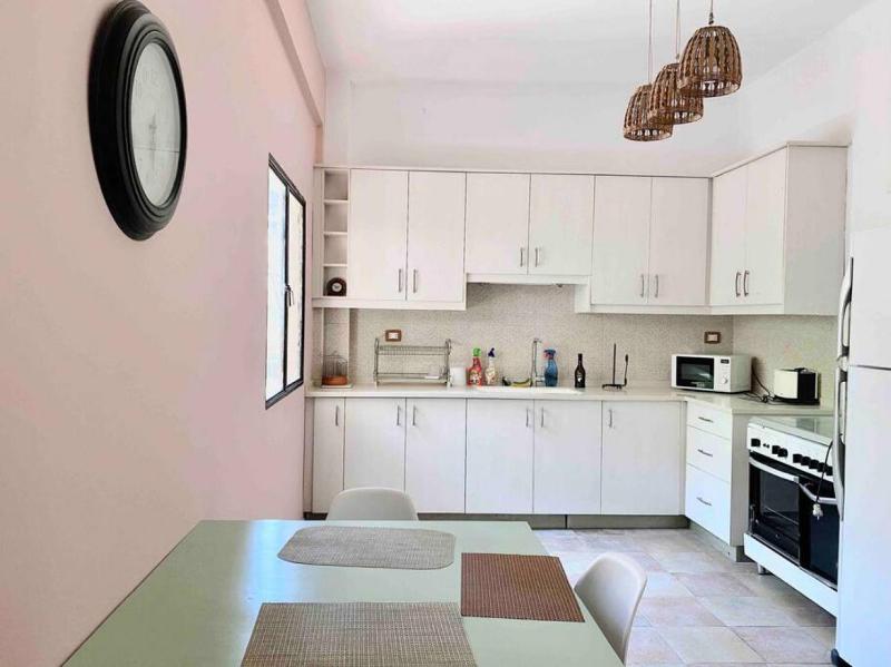 3BR on MM stairs with a quiet terrace - image 2