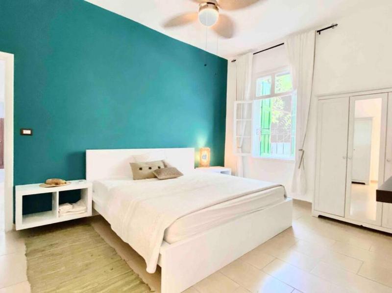 3BR on MM stairs with a quiet terrace - image 4