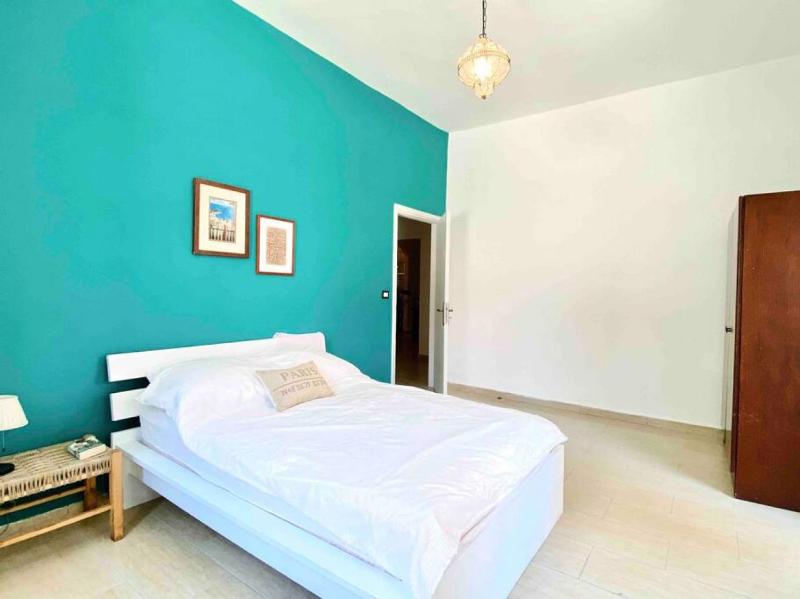 3BR on MM stairs with a quiet terrace - image 7