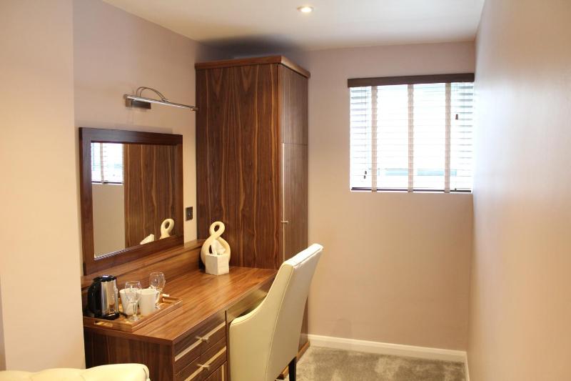 Deluxe Suite image 3