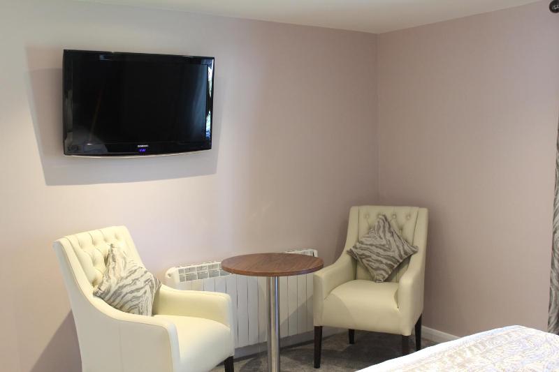 Deluxe Suite image 2