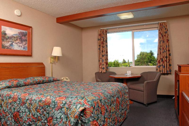 Queen Room - Non-Smoking image 2