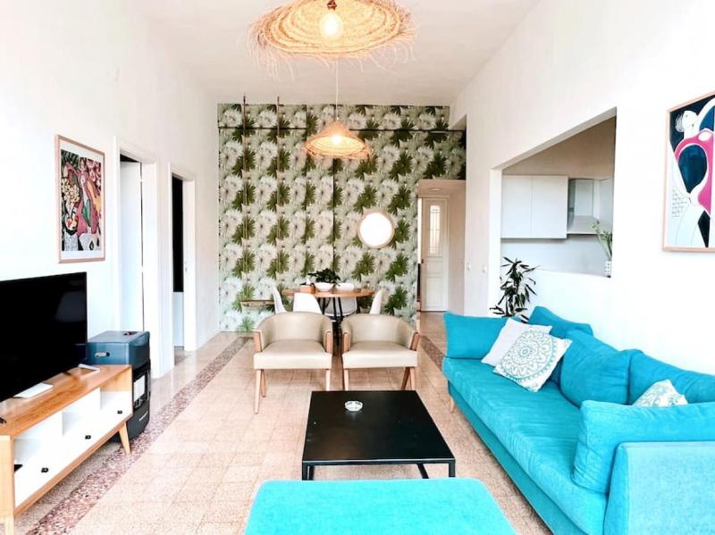 Bright Loft 4BR MarMikhael - image 1