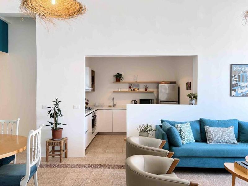 Bright Loft 4BR MarMikhael - image 10