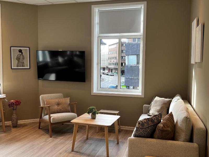 Family Room (3 Adults) image 1