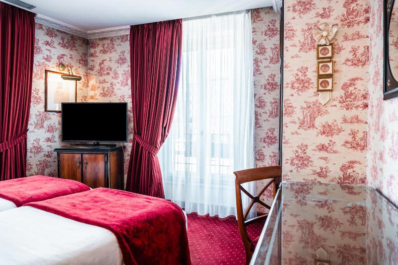 Superior Twin Room image 3