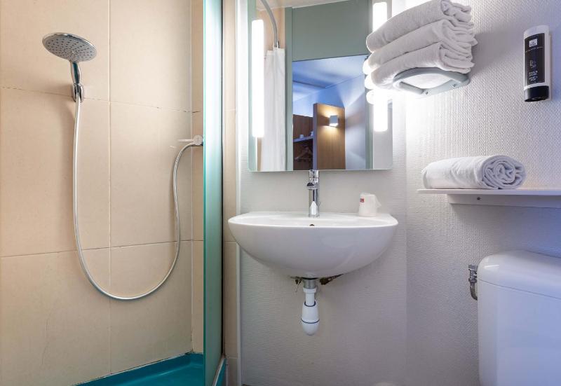 Double Room image 4