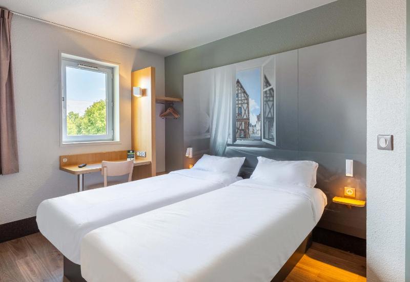 Twin Room image 1