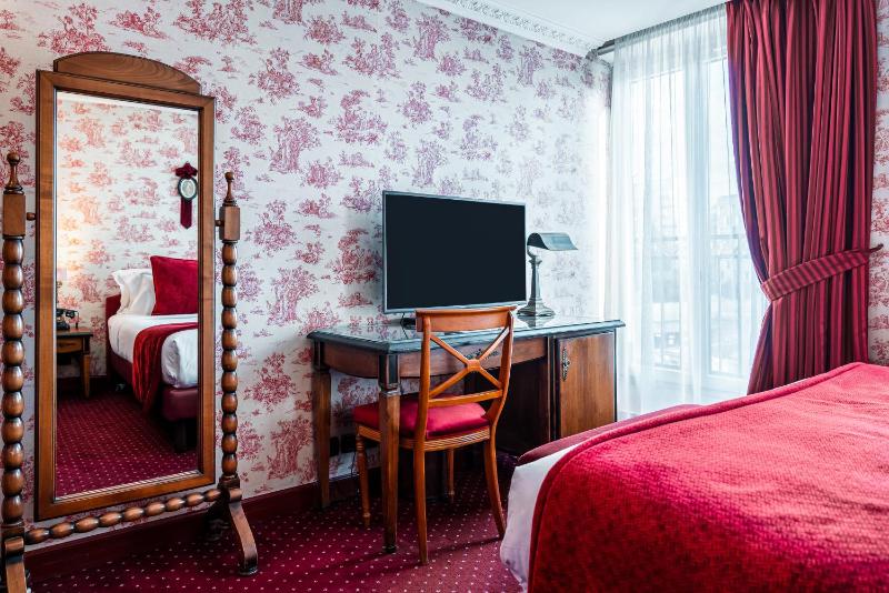 Deluxe Double Room with Balcony image 2