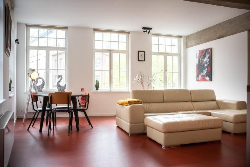 Light and Airy apartment on top location - Industria in Historical Center Images