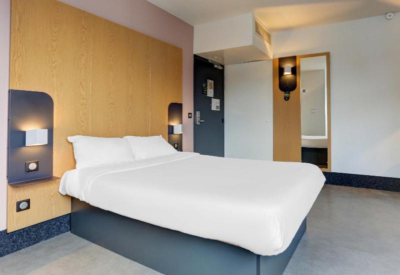 Double Room - Disability Access image 4
