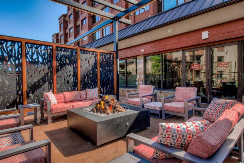 Village at Breckenridge Condos Sleeps 8 - Ski in Out Walk downtown - image 9