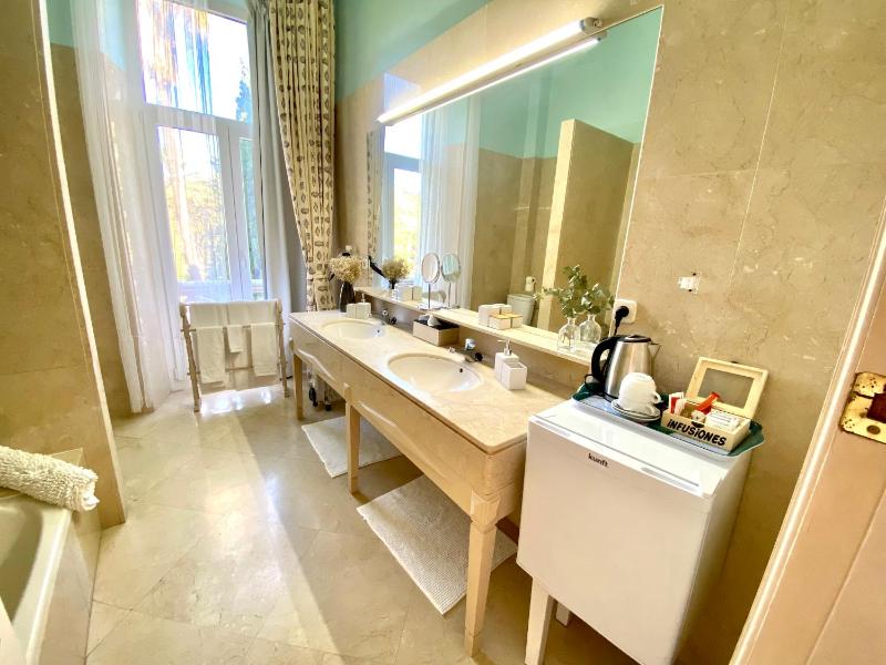 Junior Suite with Sea View image 4