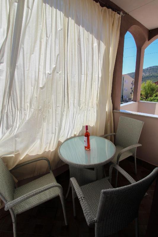 One-Bedroom Apartment image 2