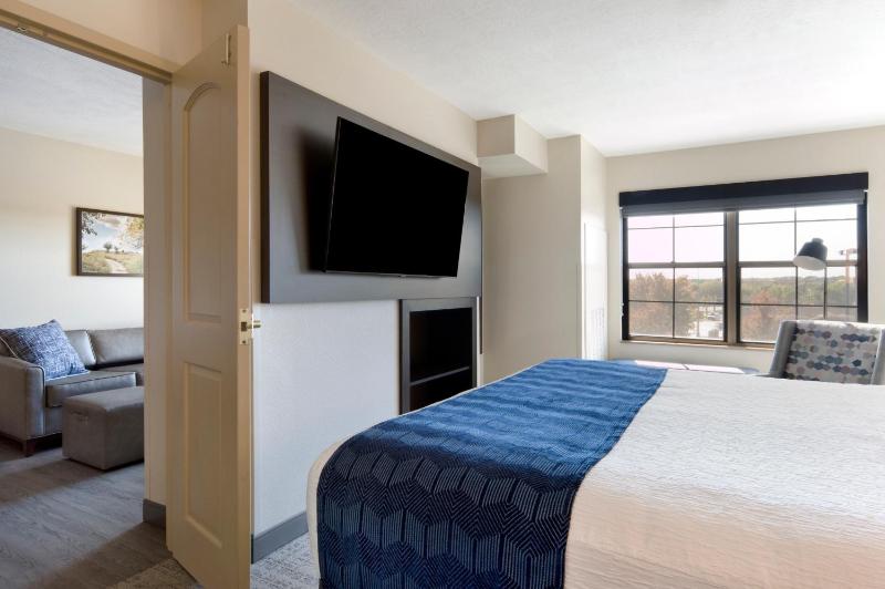 King Bedroom Suite image 3