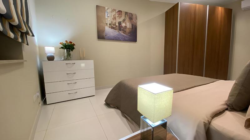 St. Julian's Super Bright And Spacious Seaview Apartment - image 4