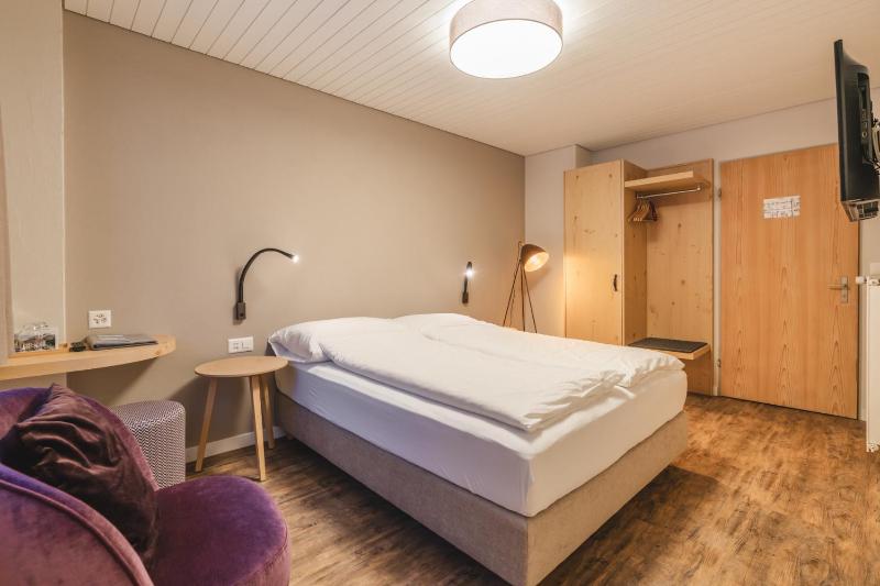 Standard Queen Room image 4