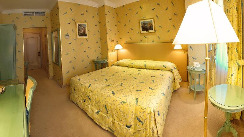 Standard Double or Twin Room image 3