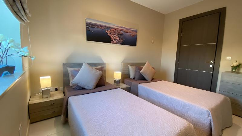 St. Julian's Super Bright And Spacious Seaview Apartment - image 13