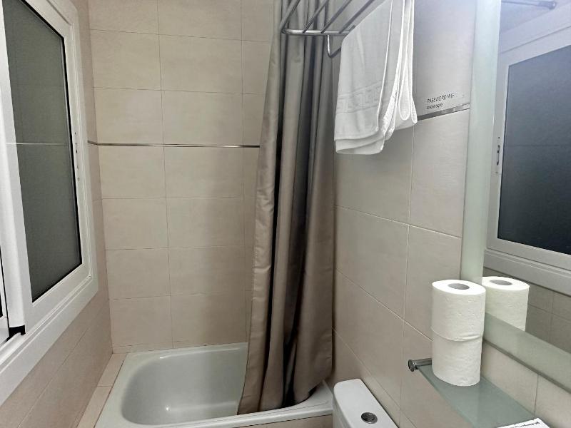 Comfort Triple Room image 1
