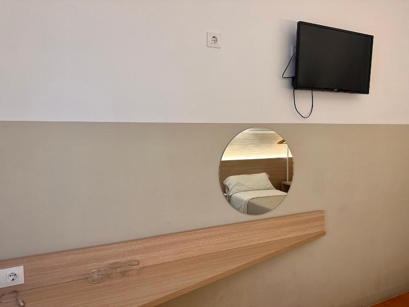 Superior Triple Room image 3