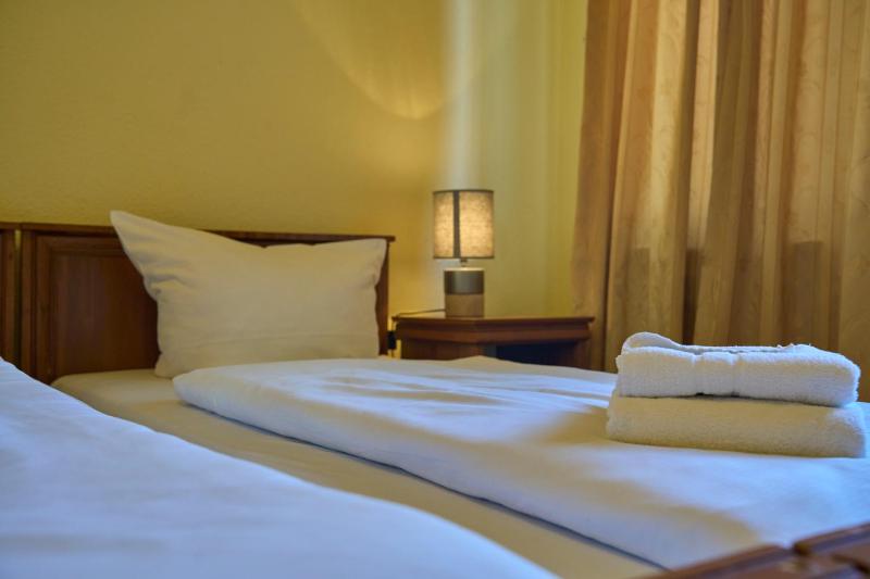 Standard Triple Room image 3