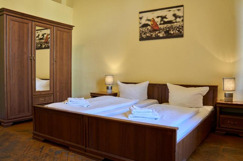 Standard Triple Room image 4