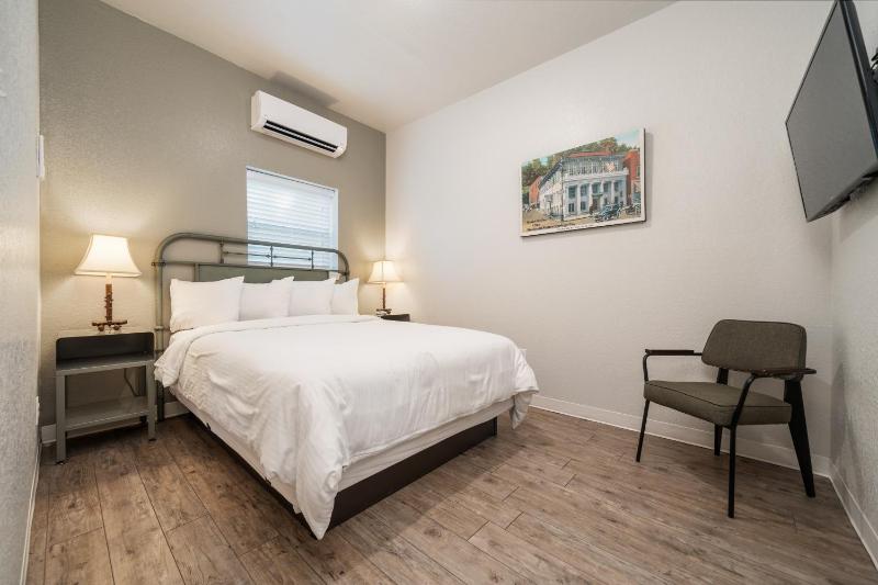Superior Suite image 2