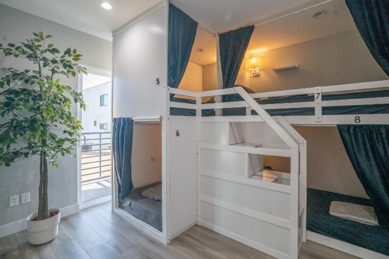 Normandie Hostel - image 9