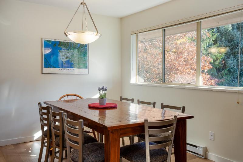 2BR in Valhalla Whistler Village Complex Hot Tub Gas Fireplace Parking Gondola Shuttle - image 23