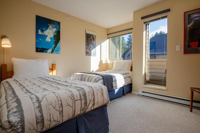2BR in Valhalla Whistler Village Complex Hot Tub Gas Fireplace Parking Gondola Shuttle - image 28