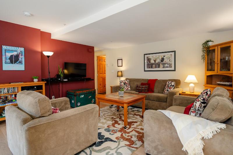2BR in Valhalla Whistler Village Complex Hot Tub Gas Fireplace Parking Gondola Shuttle - image 21