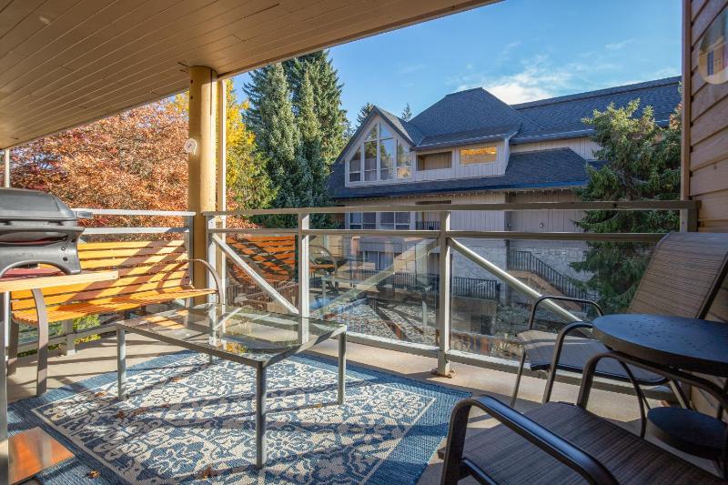 2BR in Valhalla Whistler Village Complex Hot Tub Gas Fireplace Parking Gondola Shuttle - image 3