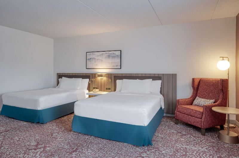 Queen Room with Two Queen Beds - Mobility and Hearing Access image 1