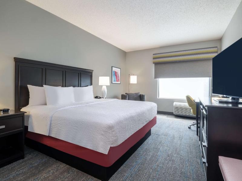 King Room with King Bed - Non-Smoking image 3