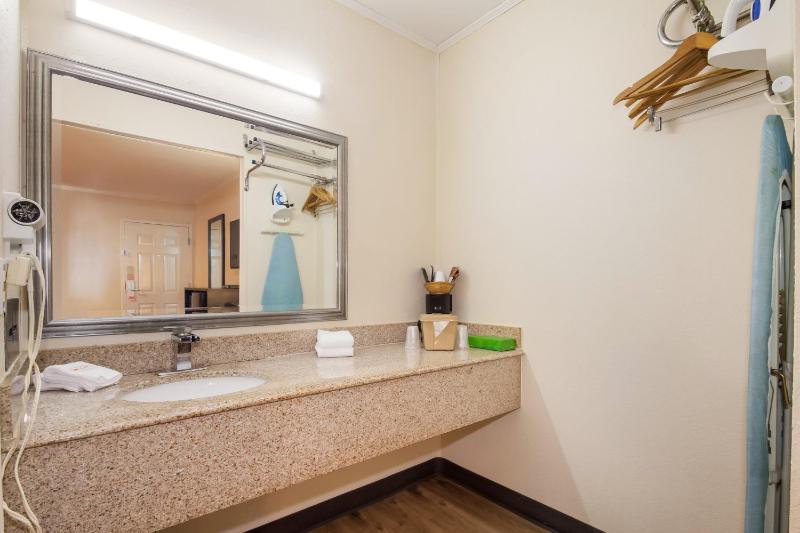 Superior Room with Two Double Beds Non-Smoking image 3